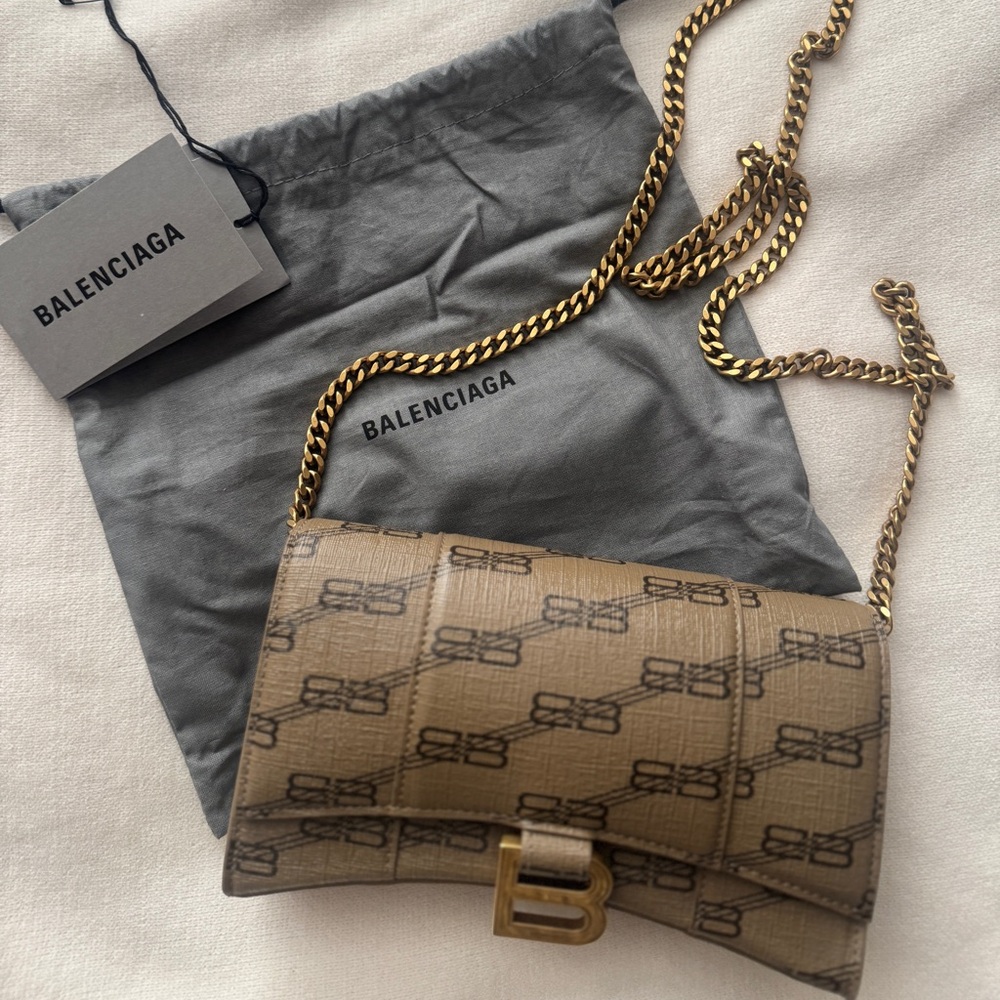 Balenciaga Hourglass Wallet in Chain Bag - AUTHENTIC
